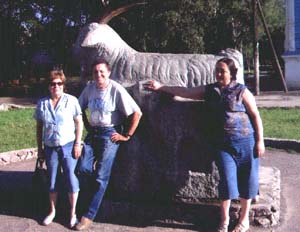 Памятник хоперской козе в Урюпинске